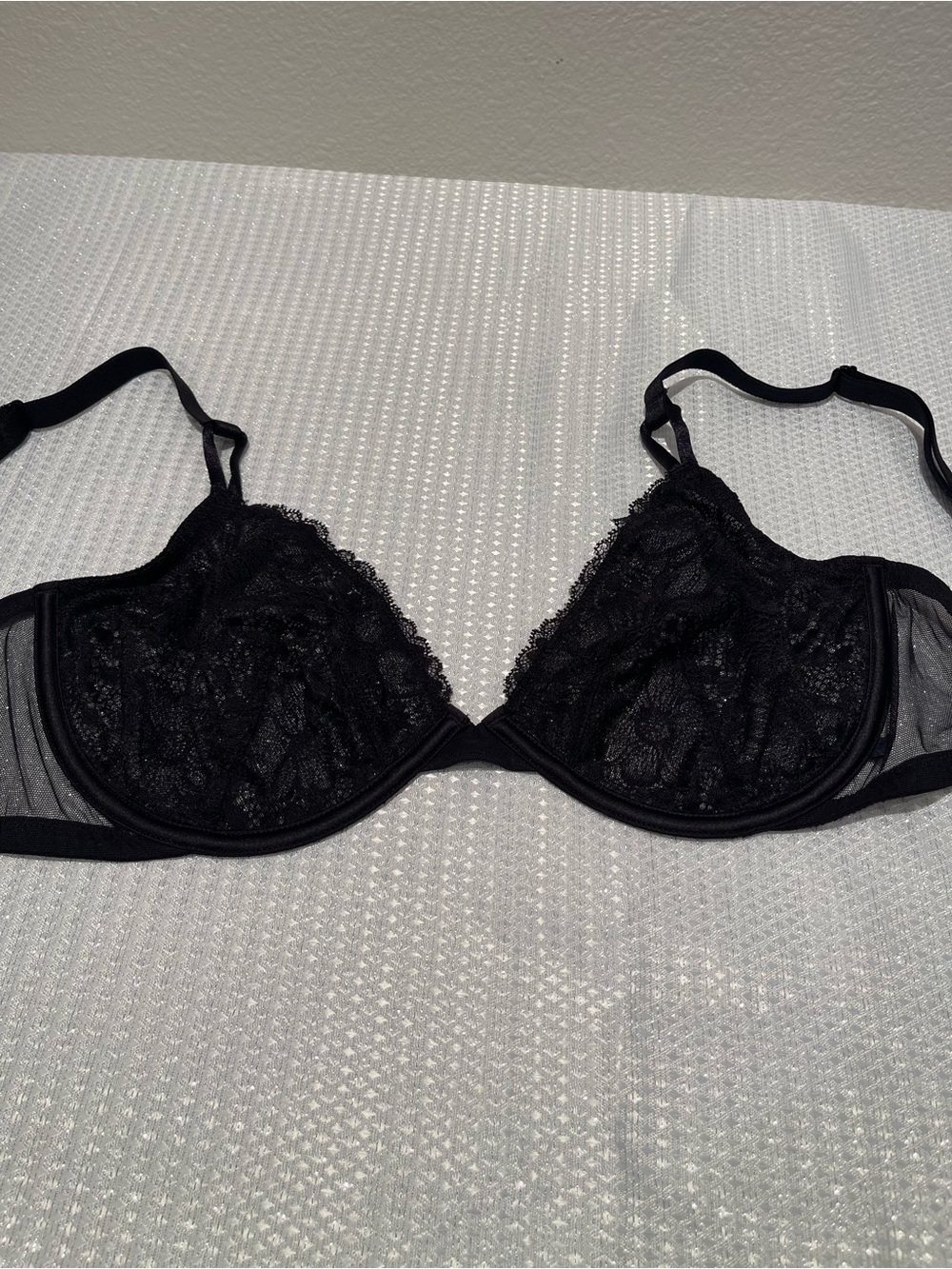 Victoria's Secret Black Lace Underwire Bra - NWOT - 34DDD